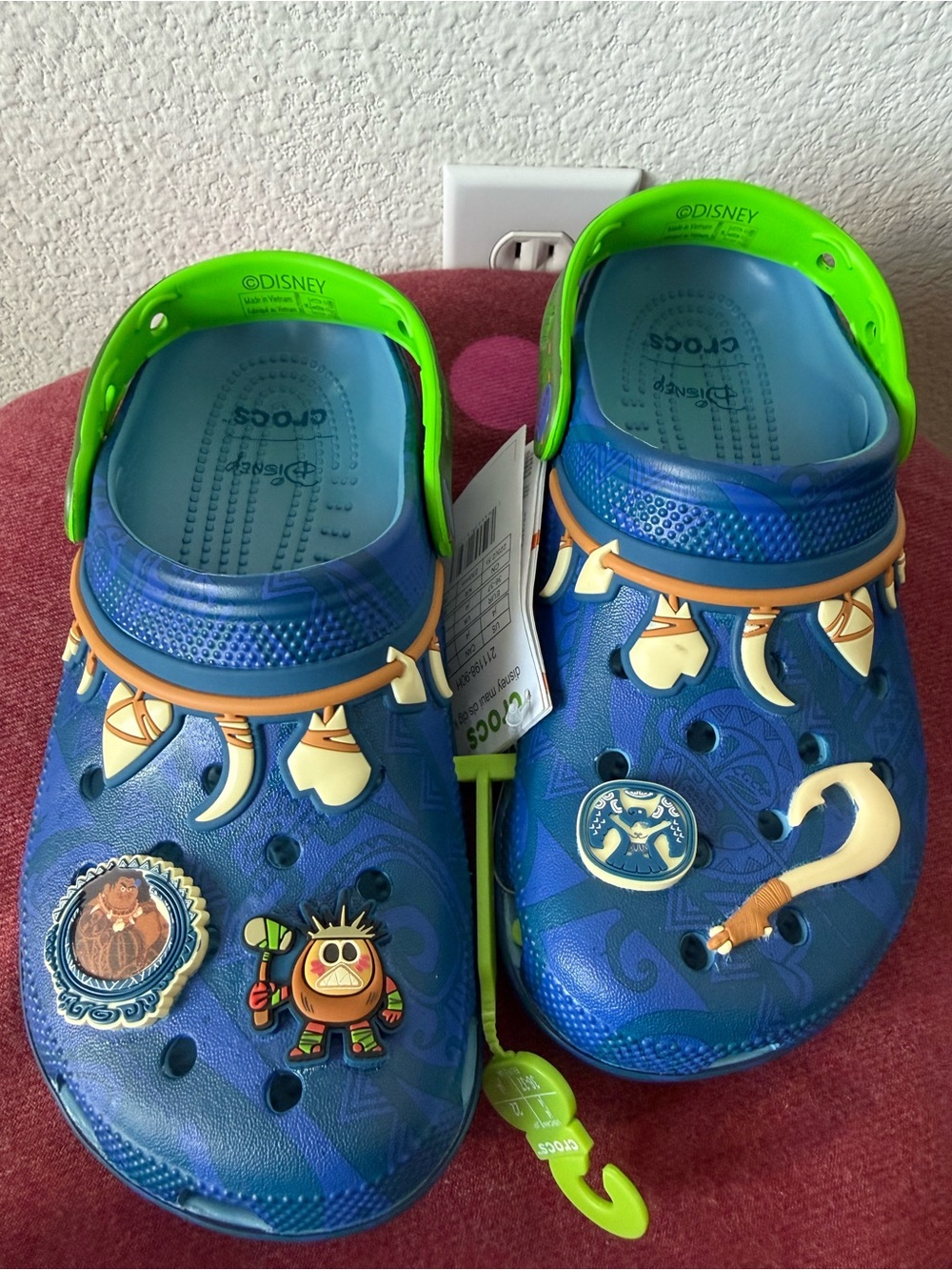 Disney Moana Maui Crocs Kids J4 NWT Rare Collectible Clogs